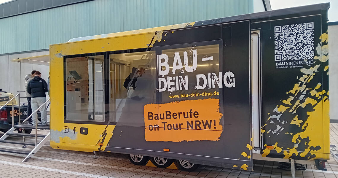 BauTrailer zu Besuch an der Schule am Eller Forst